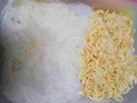 Soto Mie Bogor Kuah Pedas recipe step 7 photo