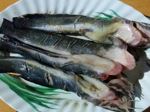 Ikan Lele Bakar Lalapan Sederhana recipe step 2 photo