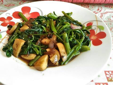 Cah kangkung jamur black garlic. #bikinramadhanberkesan