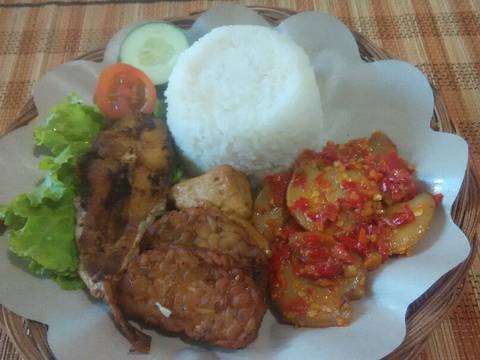 Nasi Lalapan Jengkol balado + lauk recipe step 7 photo