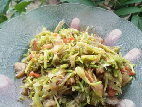 Tumis Bunga Pepaya Ikan Asin recipe step 7 photo