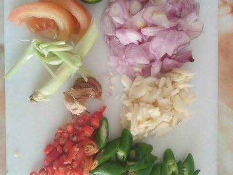 Tumis pindang cabe hijau recipe step 2 photo