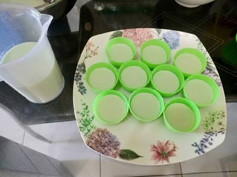 Kue Talam Tepung Beras Pandan recipe step 2 photo