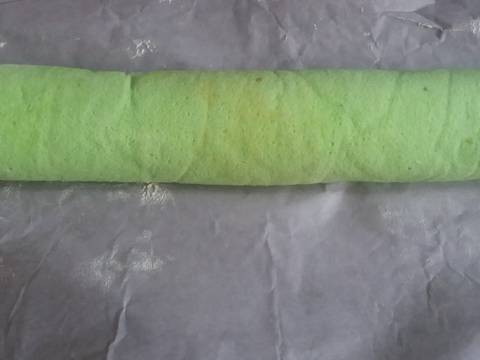 Pandan roll cake with banana filling recipe step 10 photo