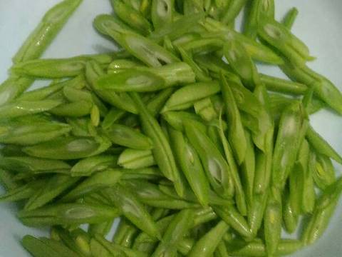 Tumis bunga pepaya+buncis+wortel recipe step 2 photo
