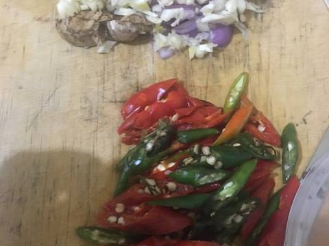 Tumis peda cabe ijo recipe step 2 photo