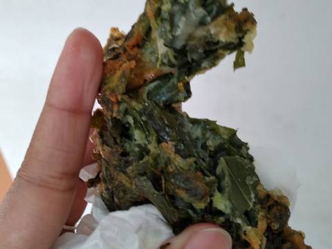 Bakwan Daun Singkong, kriuk di luar empuk di dalam🌿