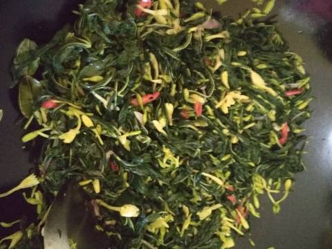 Sayur tumis bunga pepaya daun singkong teri  (no pahit) Ã°Å¸Ëœâ€¹ recipe step 7 photo