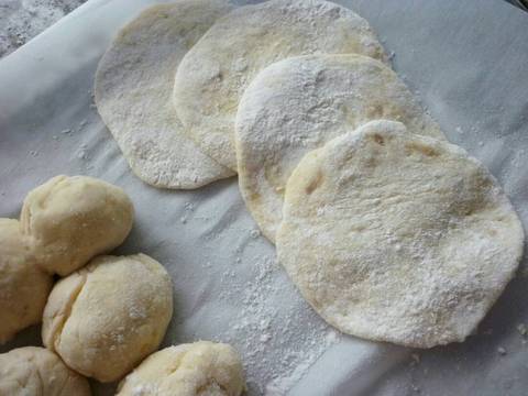 Roti kukus ubi kuning bentuk mawar alias pao/bakpao recipe step 5 photo