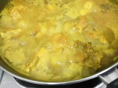 Resep Ayam goreng bumbu kuning oleh Aya - Cookpad