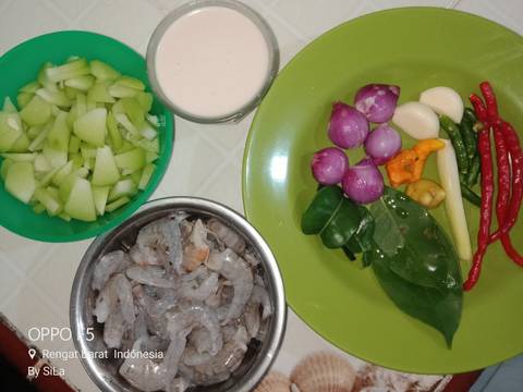 Santan Kuning Udang dan Labu Siam recipe step 1 photo