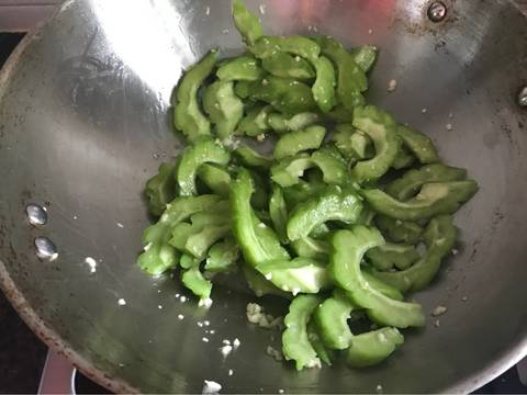 Tumis pare bawang putih anti pait recipe step 3 photo