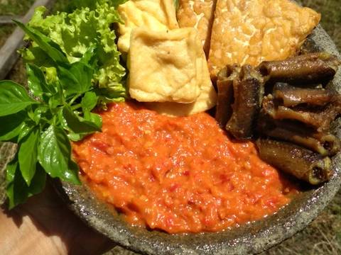 Sambal Penyet Lalapan recipe step 5 photo