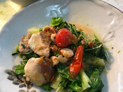 Keladi, romaine lettuce, bean sprouts recipe step 1 photo