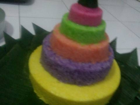 Resep Tumpeng rainbow oleh Dilla cumiel - Cookpad