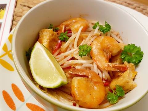 Chicken & Prawn Laksa Curry recipe step 3 photo
