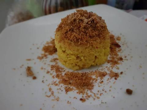 Ketan kuning serundeng