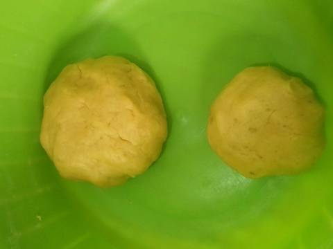 Bakpia Ubi (isi ayam dan gula susu) recipe step 3 photo