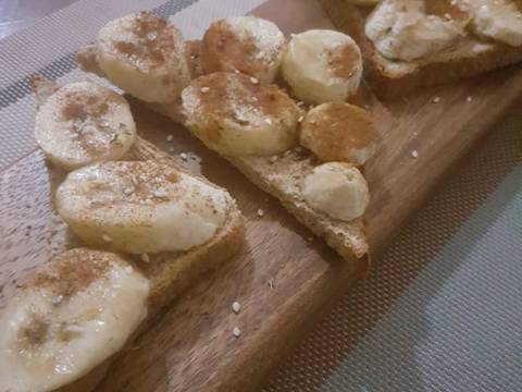 Cinnamon toast with banana