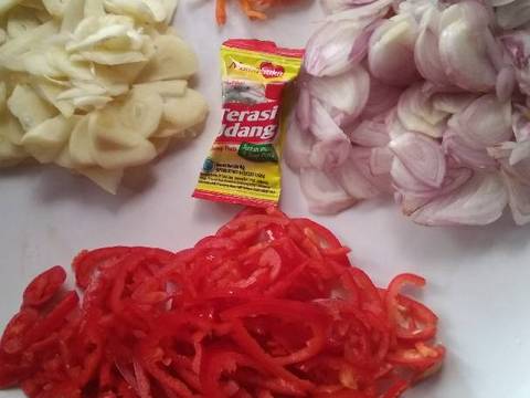Gadon Ayam Telor Asin recipe step 1 photo