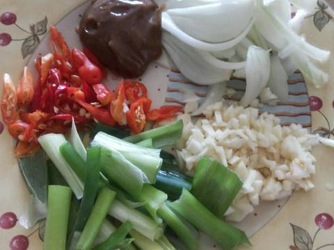Tumis tahu telor puyuh bumbu petis recipe step 3 photo