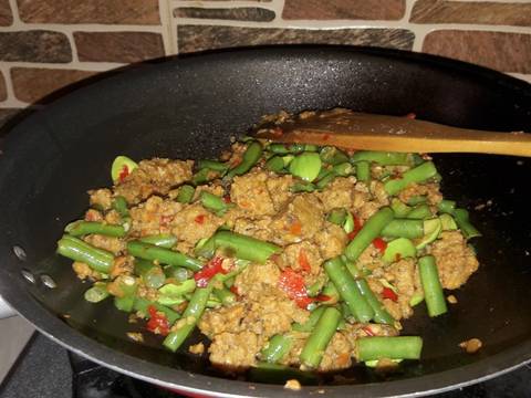 Tumis buncis oncom recipe step 6 photo