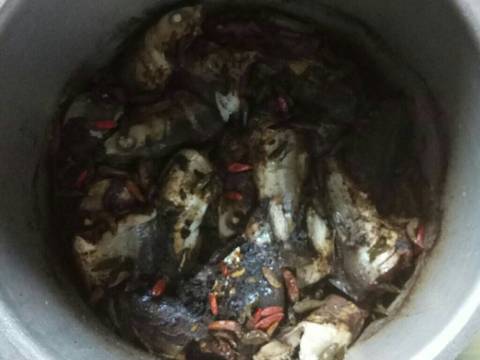 Ikan Bandeng Presto Kuah Keluak recipe step 3 photo