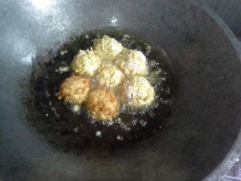 Tahu Bulat Rambutan Kriuk (Isi Telur Puyuh) recipe step 4 photo