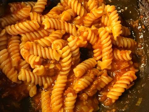Fusilli bolognaise