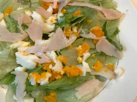 Salad lettuce & telur kreasi anak