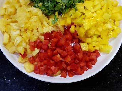 Resep Ikan salmon dengan saus salsa mangga dan nanas manis 