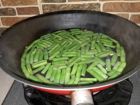 Tumis buncis oncom recipe step 1 photo