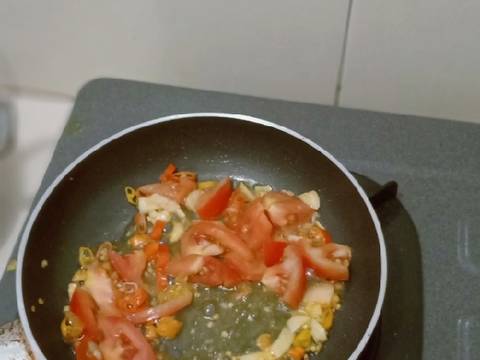 Telur dadar tomat sereh recipe step 2 photo