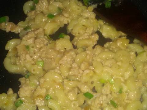 Rogout Ayam Makaroni Goreng