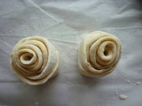 Roti kukus ubi kuning bentuk mawar alias pao/bakpao recipe step 9 photo