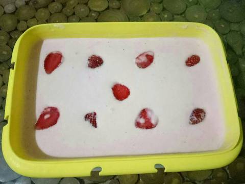 Strawberry Yogurt Ice Cream<br/>          <br/>           15 liter