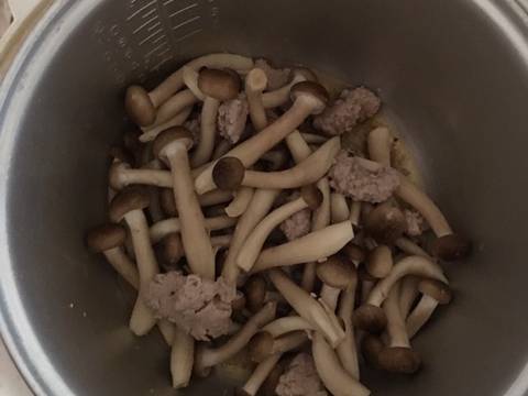 เห็ดผัดหม้อหุงข้าว recipe step 4 photo