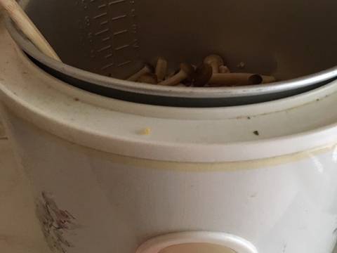 เห็ดผัดหม้อหุงข้าว recipe step 4 photo