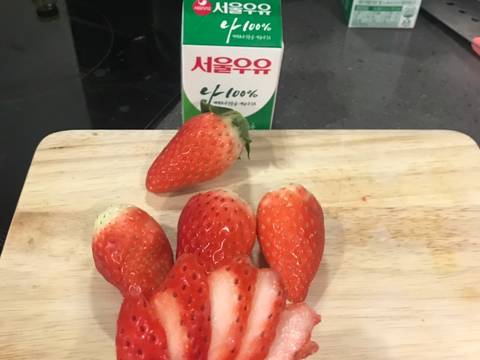 นมสดสตอเบอร์รี่ recipe step 1 photo
