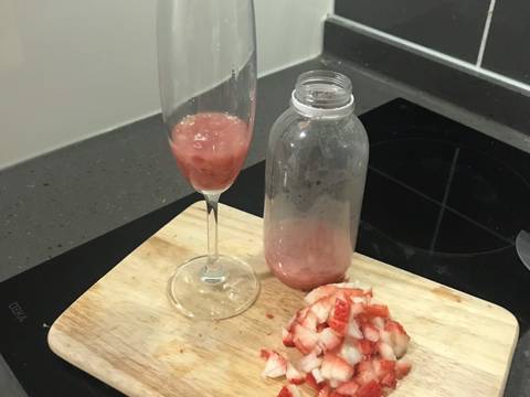 นมสดสตอเบอร์รี่ recipe step 4 photo