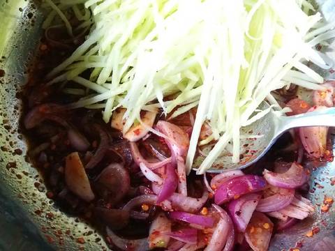 🌶ยำมะม่วงกุ้งสด🌶ฉบับเด็กหอ recipe step 2 photo