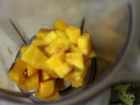 วุ้นมะม่วงนมสด recipe step 1 photo