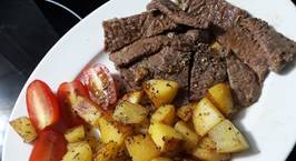 Hình ảnh món Thịt bò áp chảo ăn kèm khoai tây nướng hương thảo