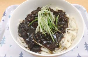 Mì tương đen kiểu Hàn (jajangmyeon)