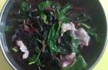 Canh rau tập tàng nấu thịt