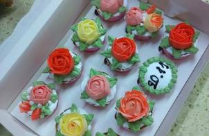 Cupcake hoa làm bằng socola