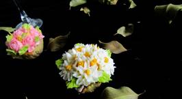 Hình ảnh món Những đóa hoa cupcake và công thức kem bơ bất bại
