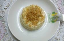 Bánh bông lan làm bằng chảo không dính, ăn với sốt trứng muối