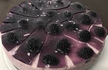 Bánh mousse Blackberries tuyết rơi kg dùng lò nướng