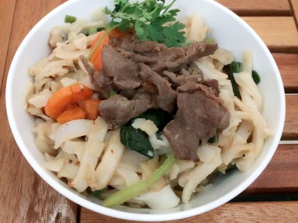 Thử làm phở xào thịt bò zui zui cuối tuần nha ^^